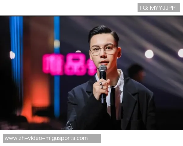 阿图什市足球明星展现多才多艺激情演唱引发热烈反响